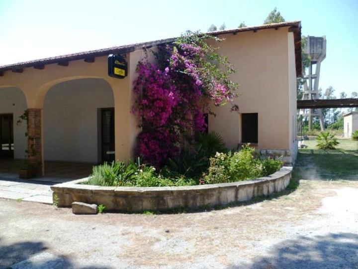 Agriturismo Agrifoglio San Giovanni Suergiu Exterior photo